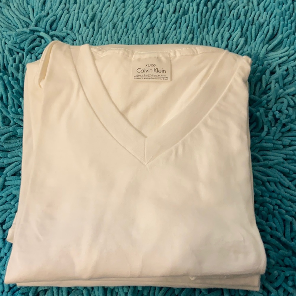 Calvin Klein v-neck t-shirts sz XL